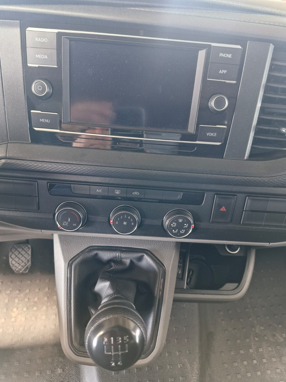 VOLKSWAGEN TRANSPORTER 2024 - foto 11
