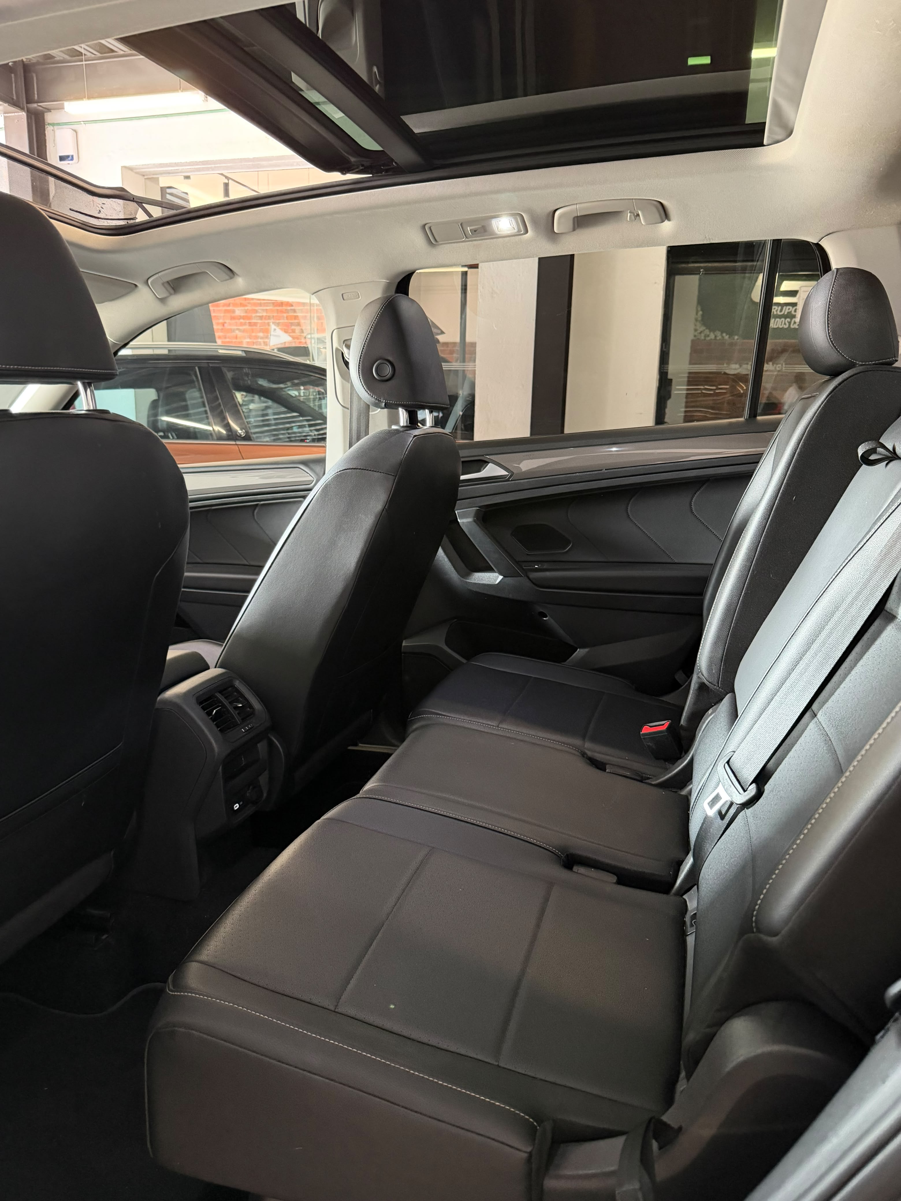 VOLKSWAGEN TIGUAN 2022 - foto 18