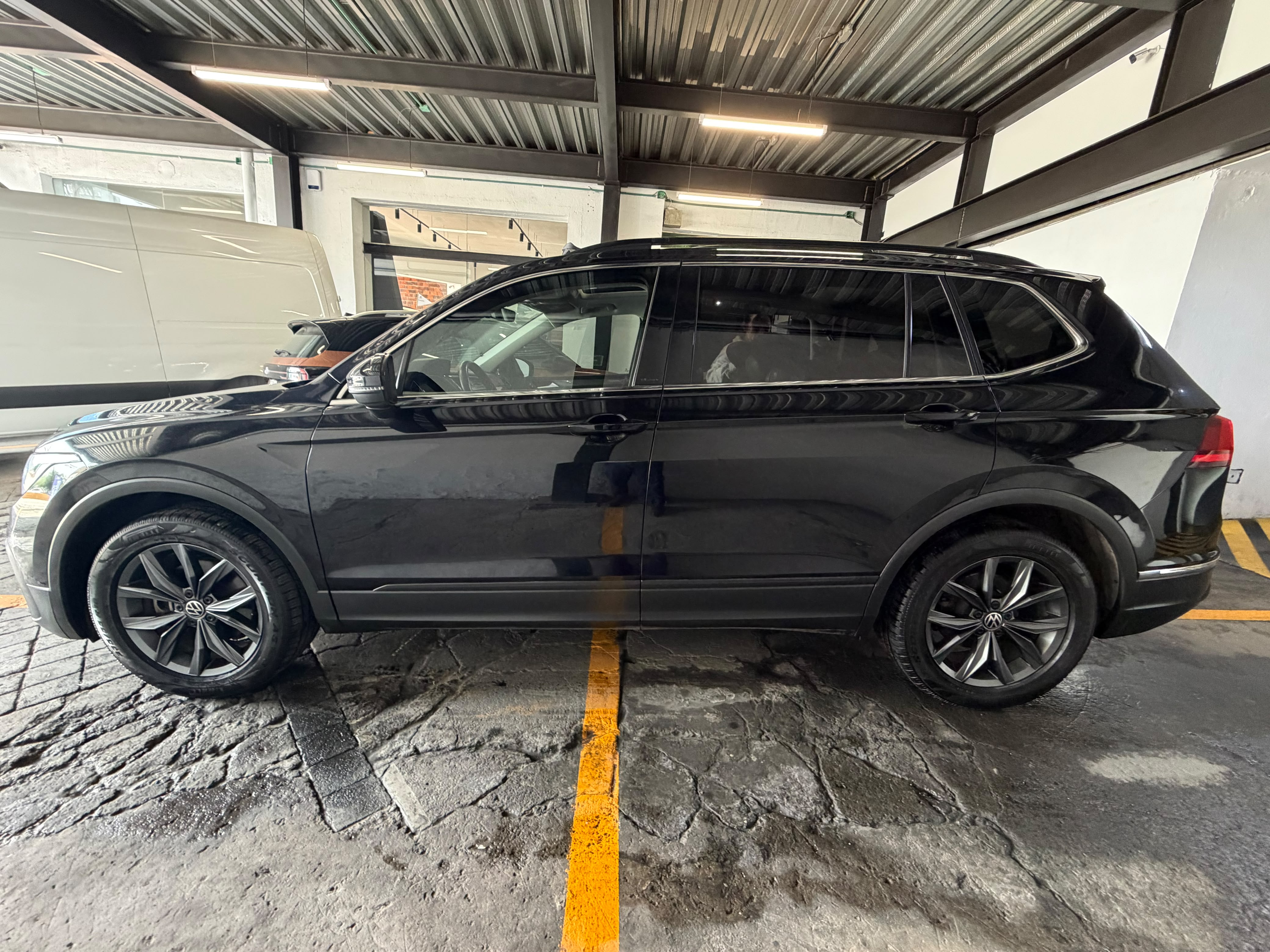 VOLKSWAGEN TIGUAN 2022 - foto 8