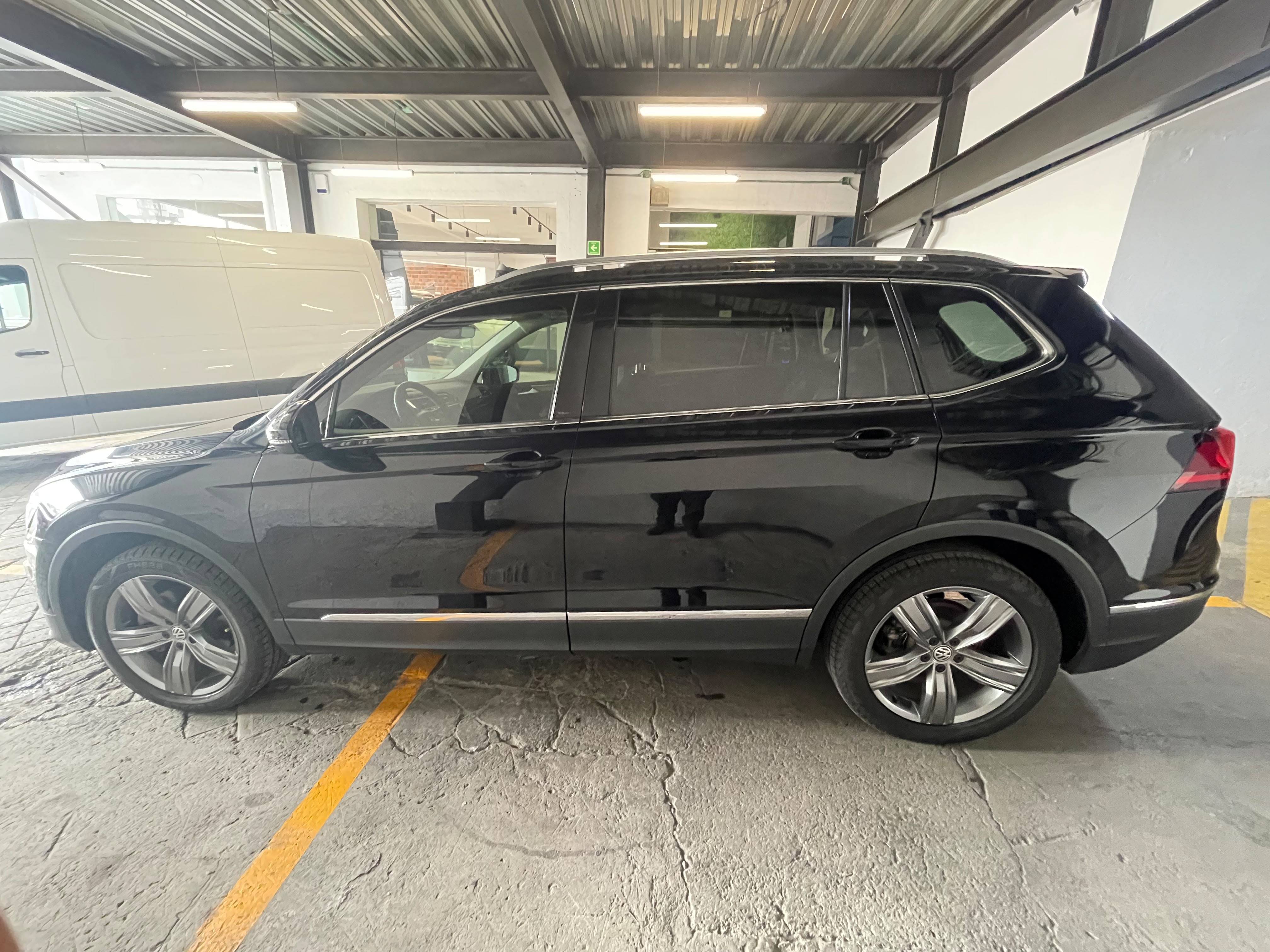 VOLKSWAGEN TIGUAN 2021 - foto 8