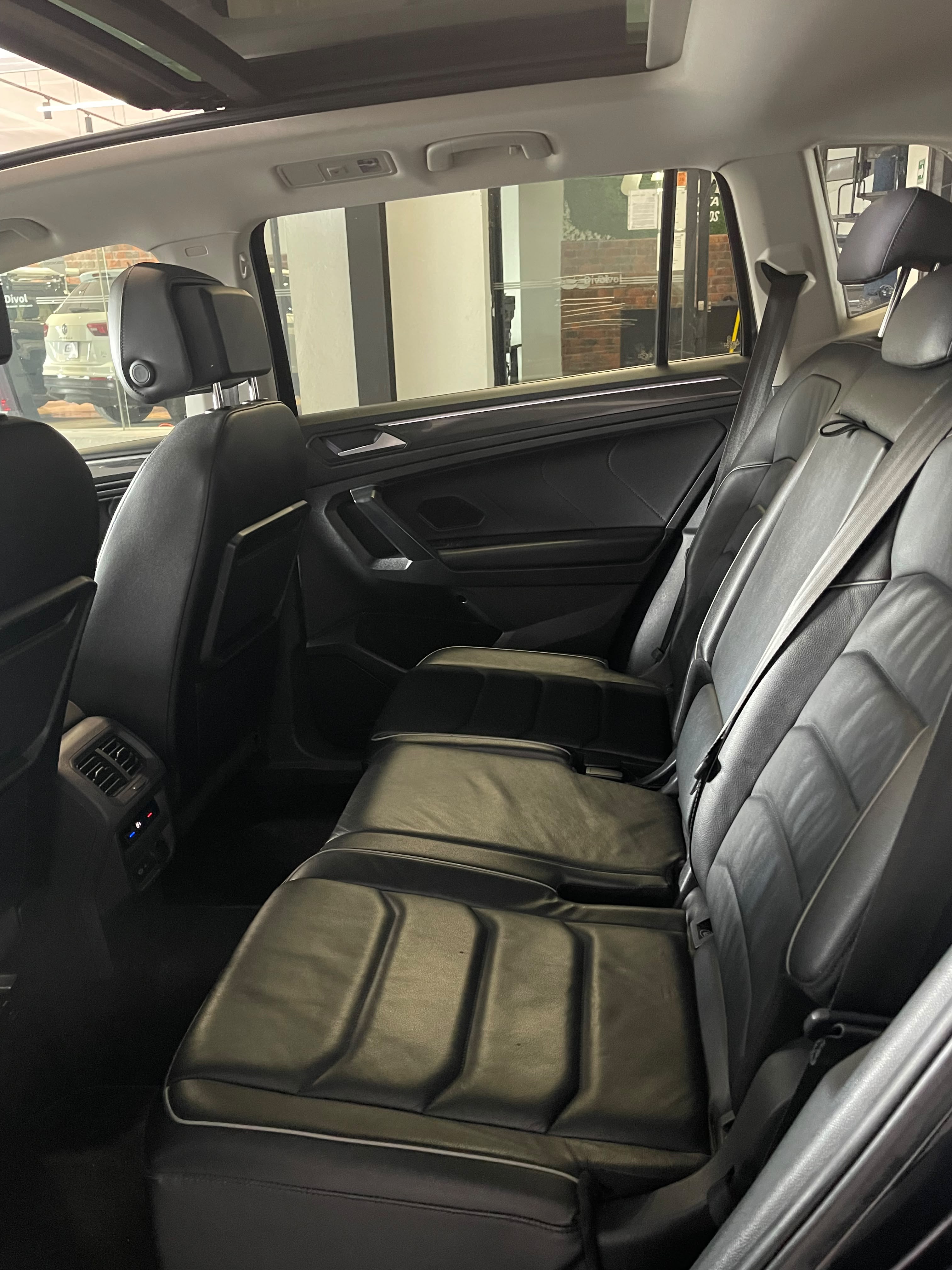 VOLKSWAGEN TIGUAN 2021 - foto 17
