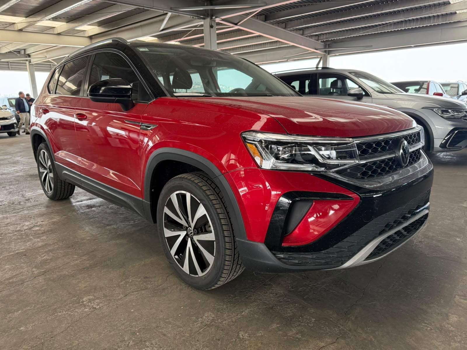 VOLKSWAGEN TAOS 2024 - foto 2