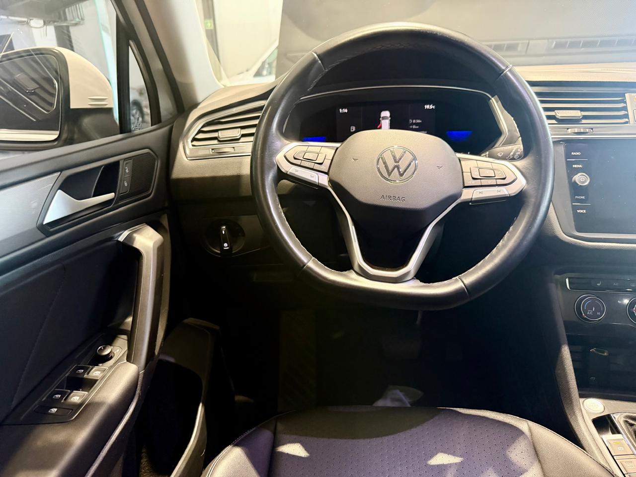 VOLKSWAGEN TIGUAN 2023 - foto 10