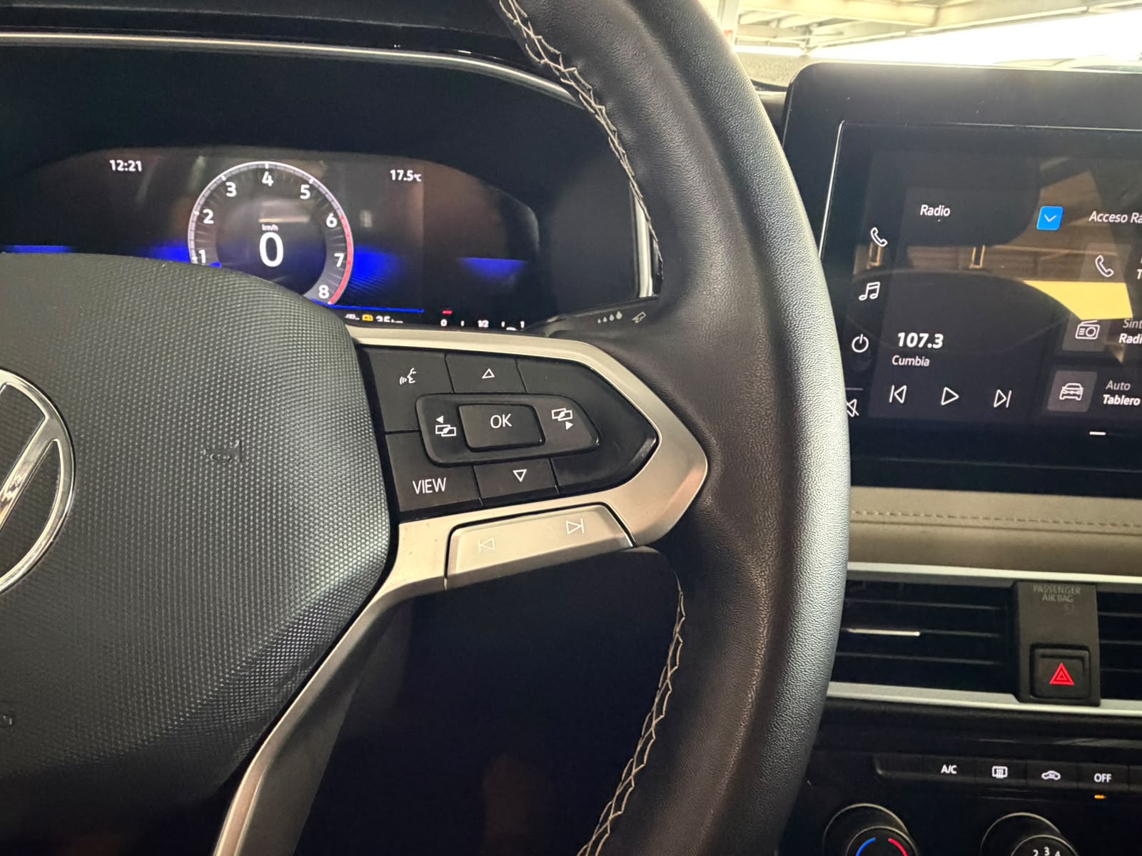 VOLKSWAGEN TAOS 2025 - foto 14