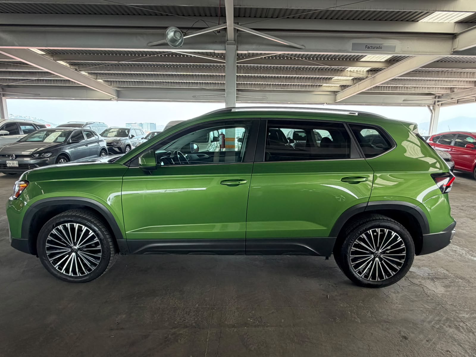 VOLKSWAGEN TAOS 2025 - foto 8