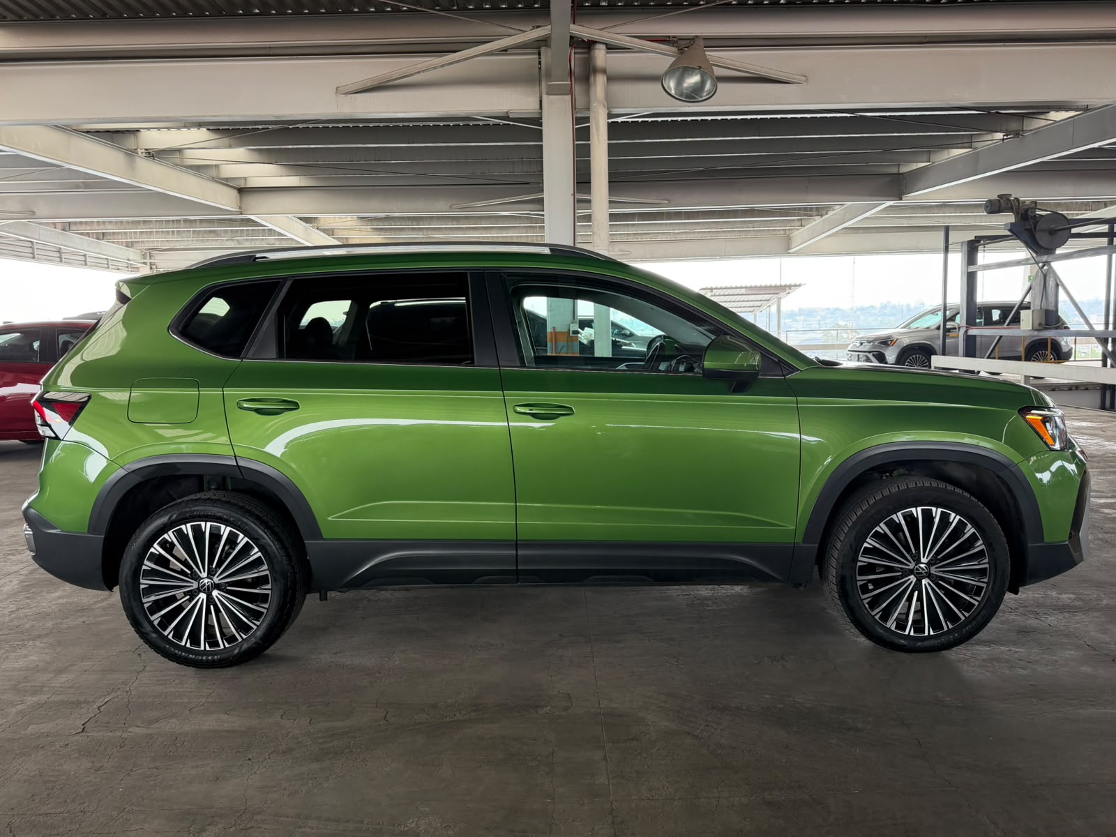 VOLKSWAGEN TAOS 2025 - foto 7