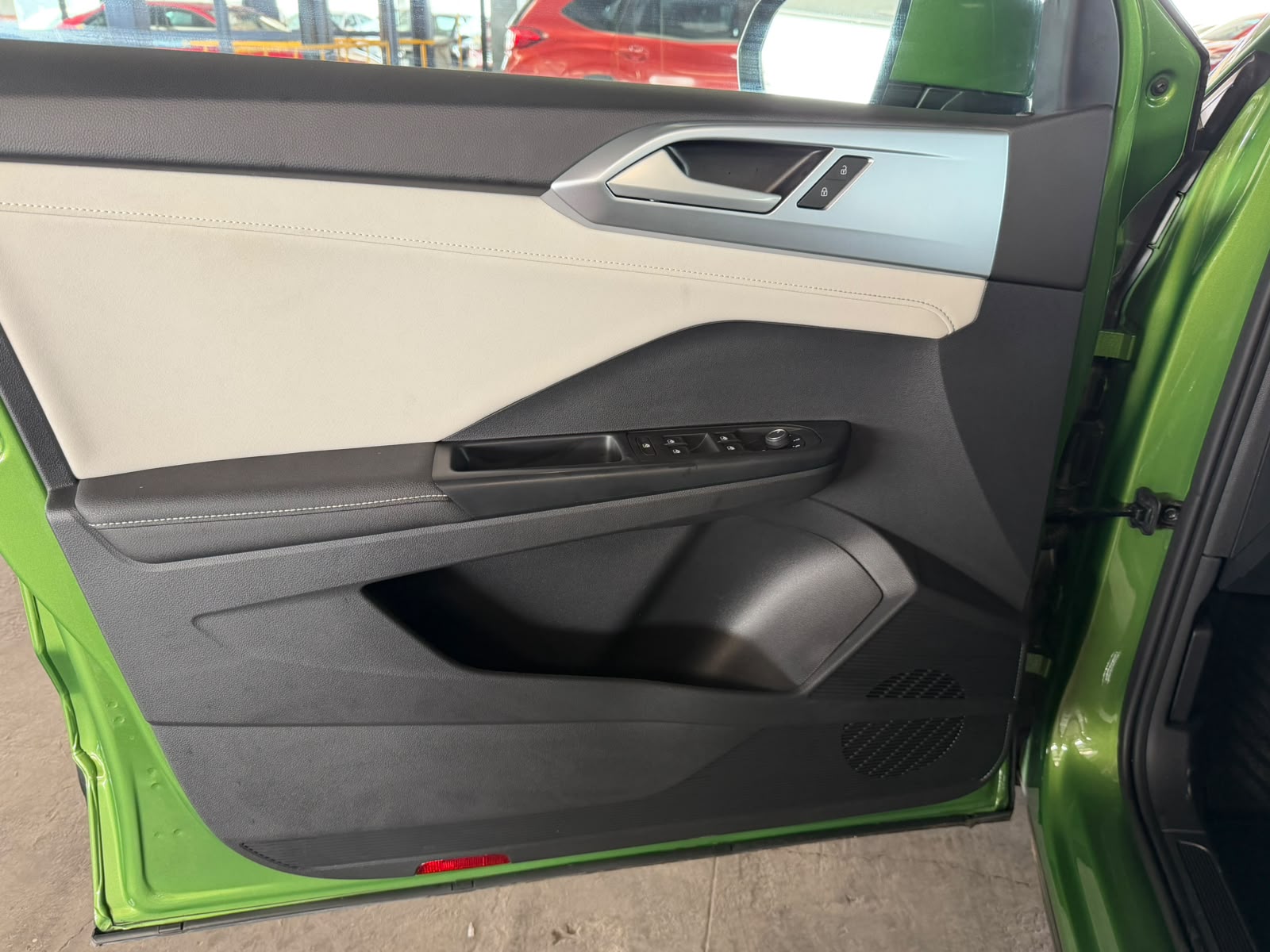 VOLKSWAGEN TAOS 2025 - foto 17