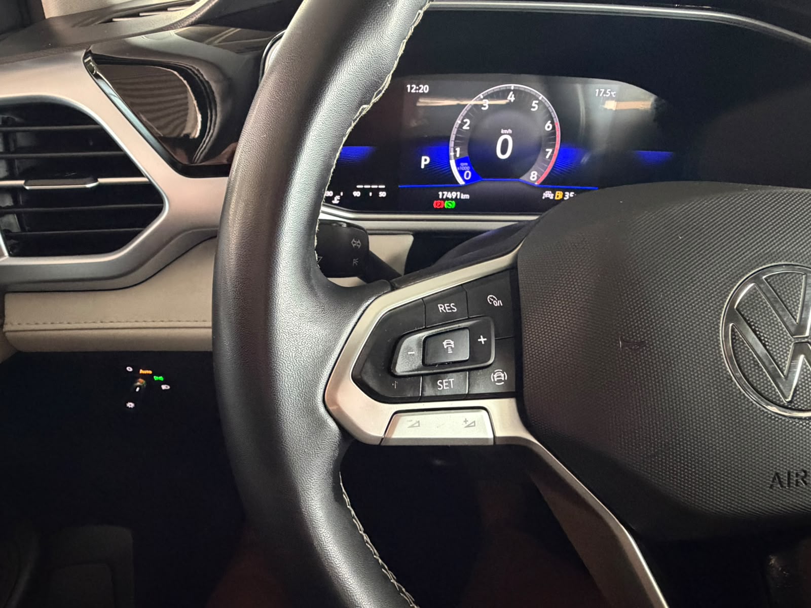VOLKSWAGEN TAOS 2025 - foto 13
