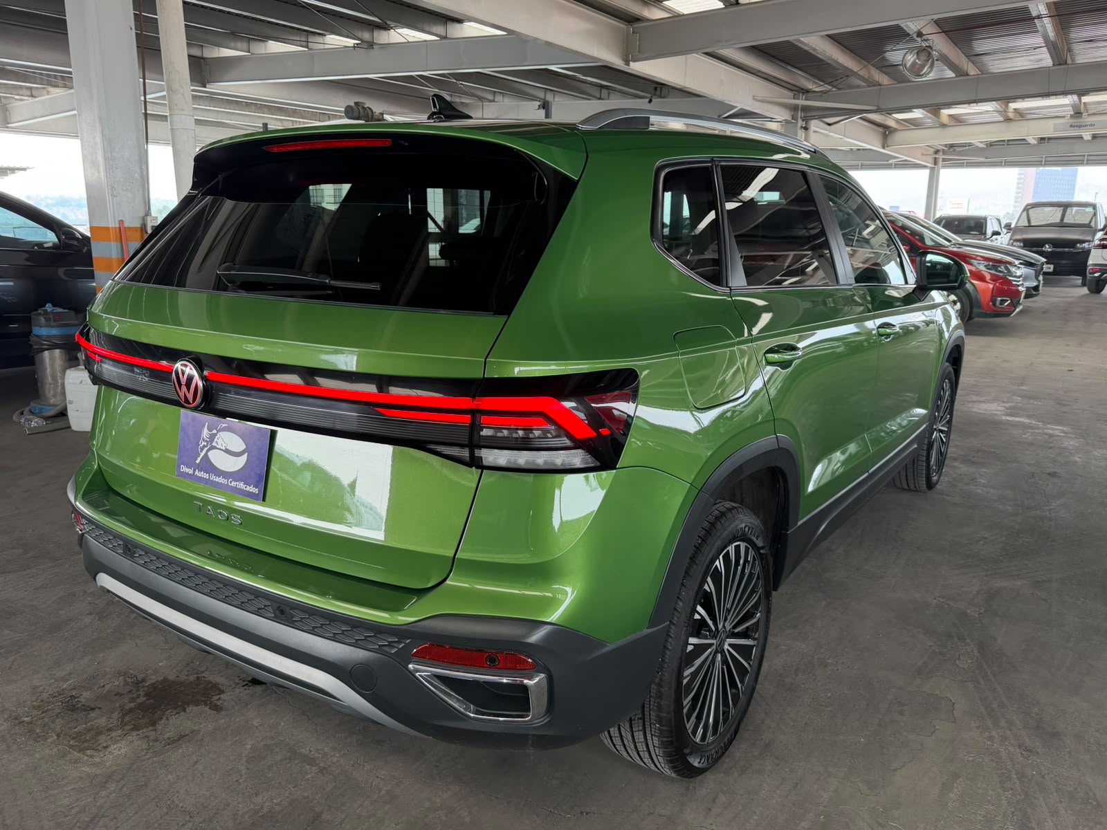 VOLKSWAGEN TAOS 2025 - foto 4