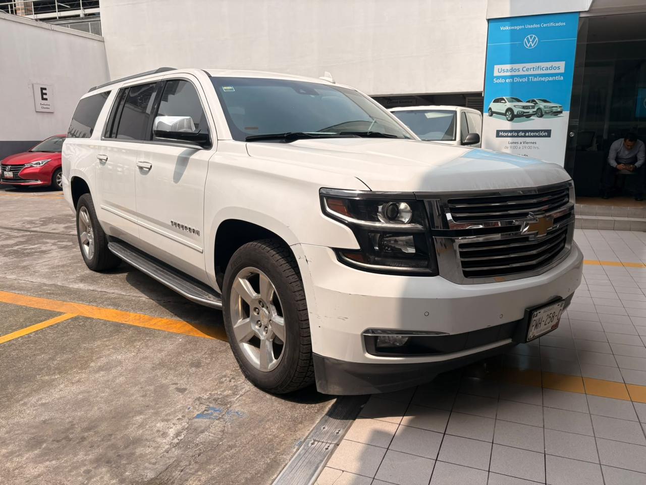 CHEVROLET SUBURBAN 2019 - foto 2