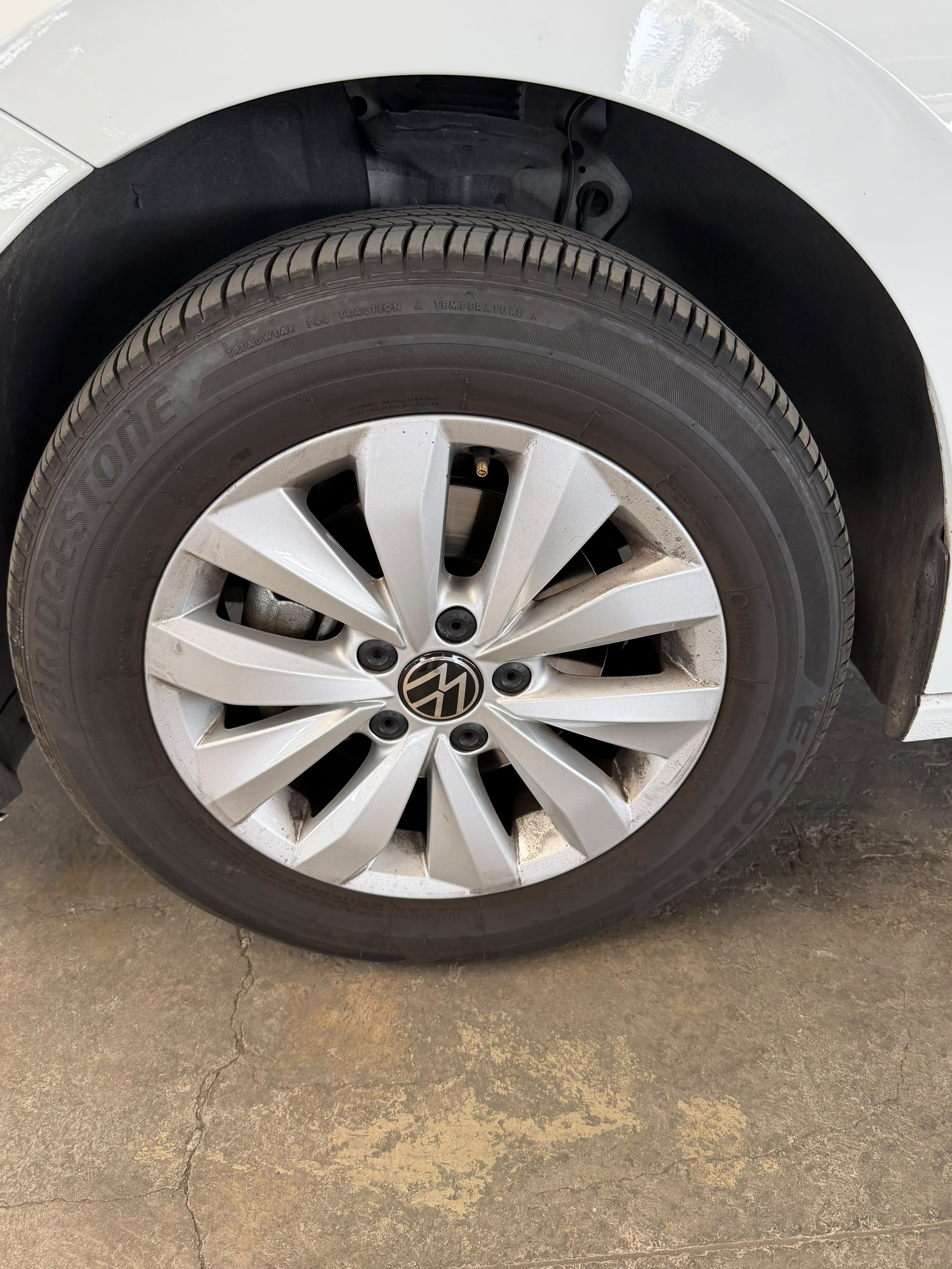 VOLKSWAGEN JETTA 2024 - foto 9