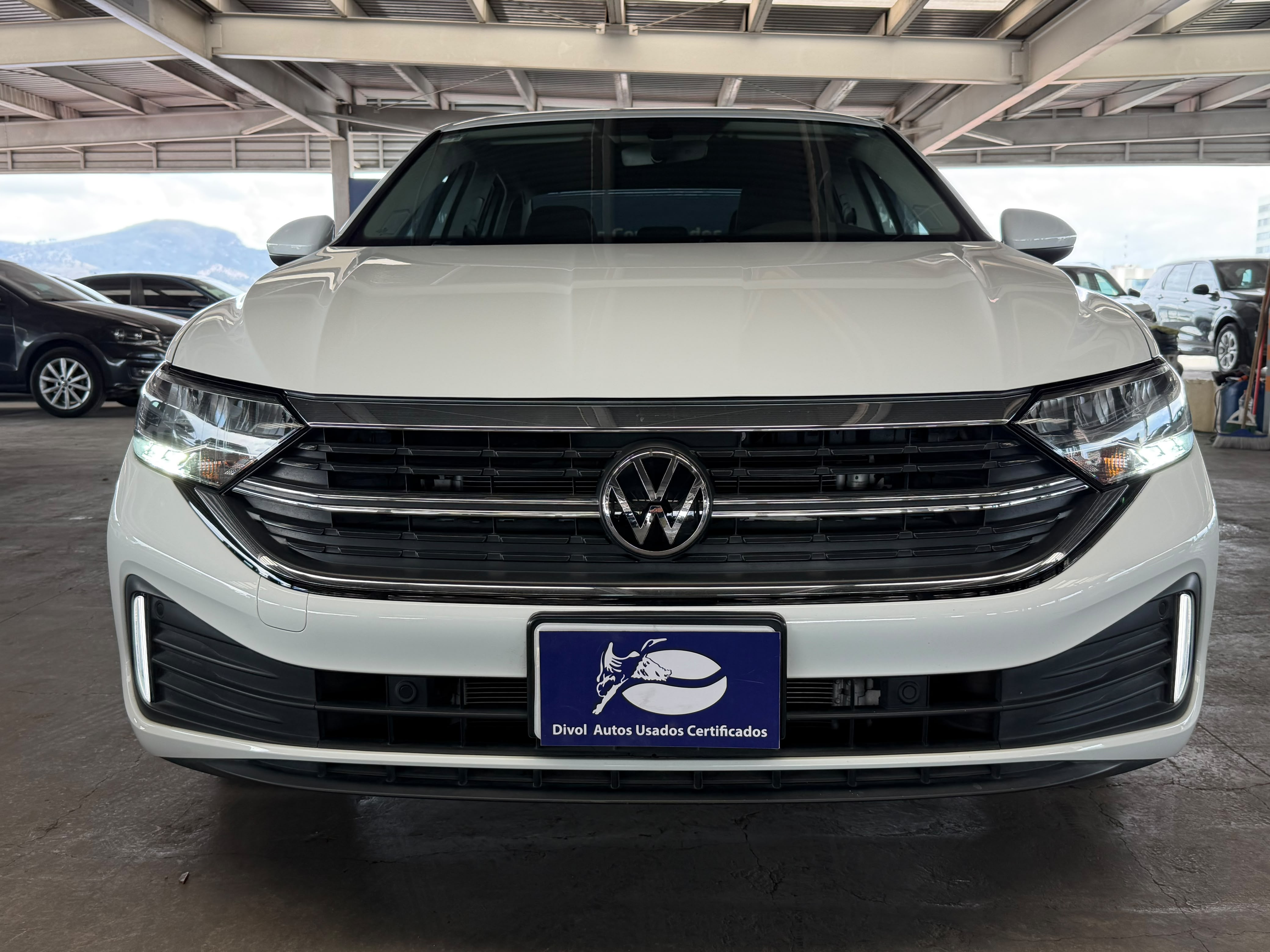 VOLKSWAGEN JETTA 2024 - foto 3
