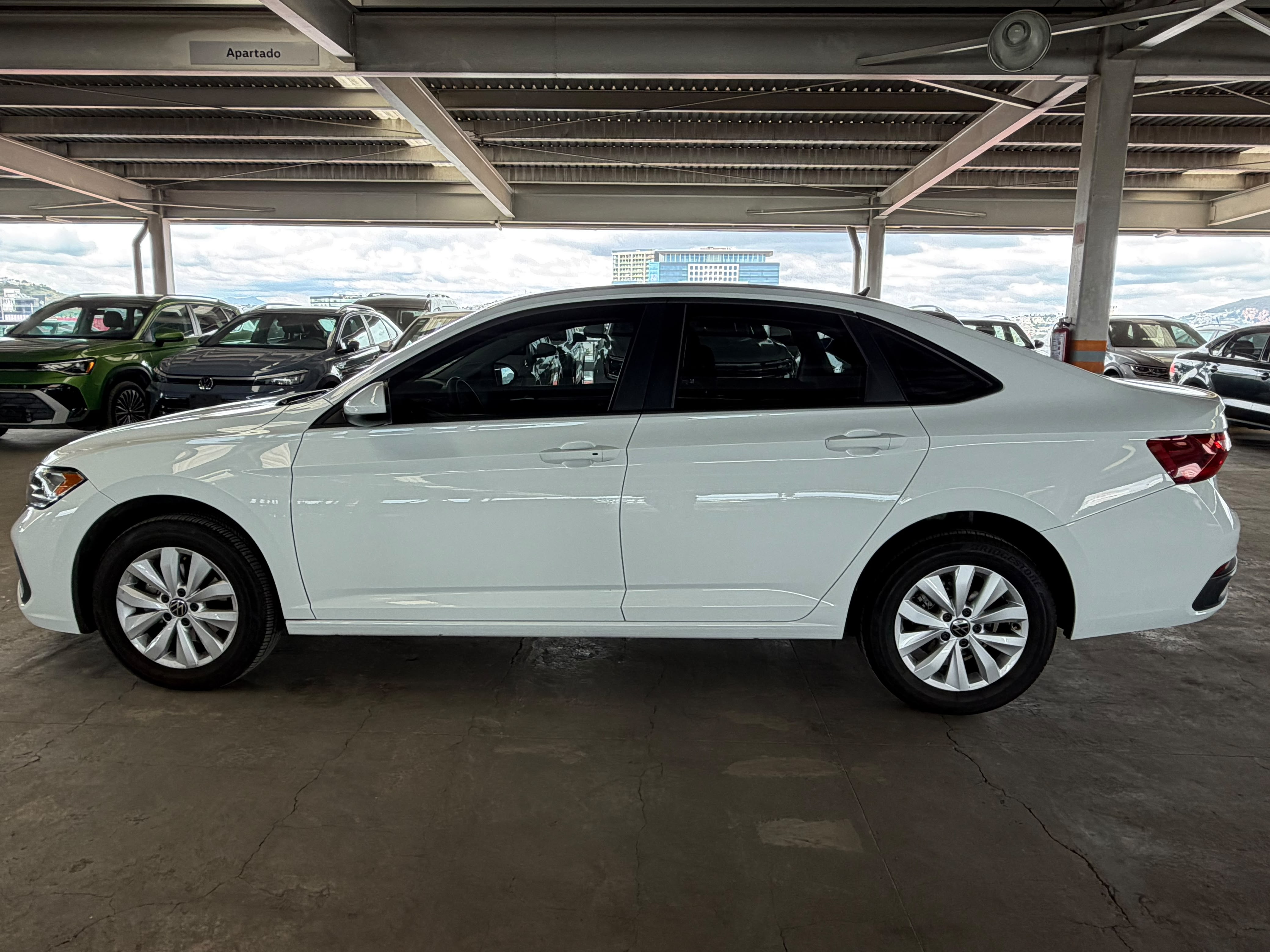 VOLKSWAGEN JETTA 2024 - foto 8