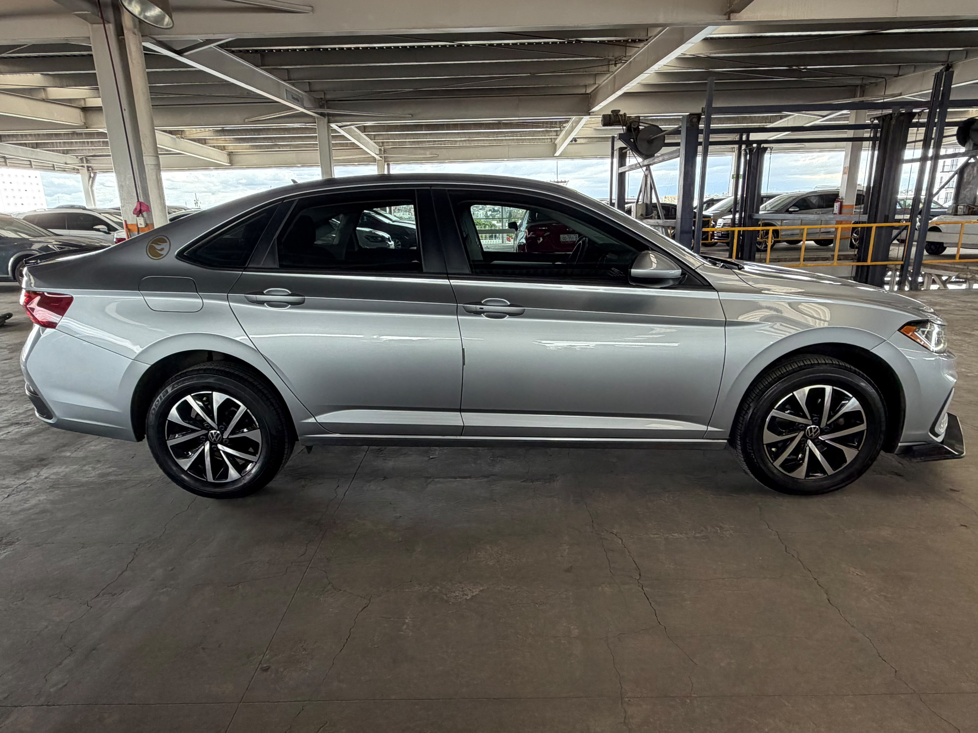 VOLKSWAGEN JETTA 2025 - foto 4