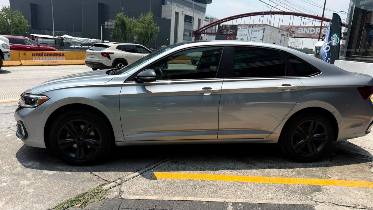 VOLKSWAGEN JETTA 2022 - foto 2
