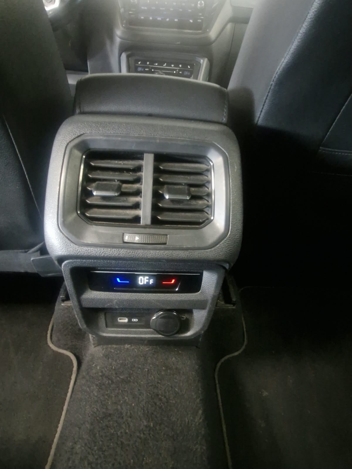 VOLKSWAGEN TIGUAN 2024 - foto 12