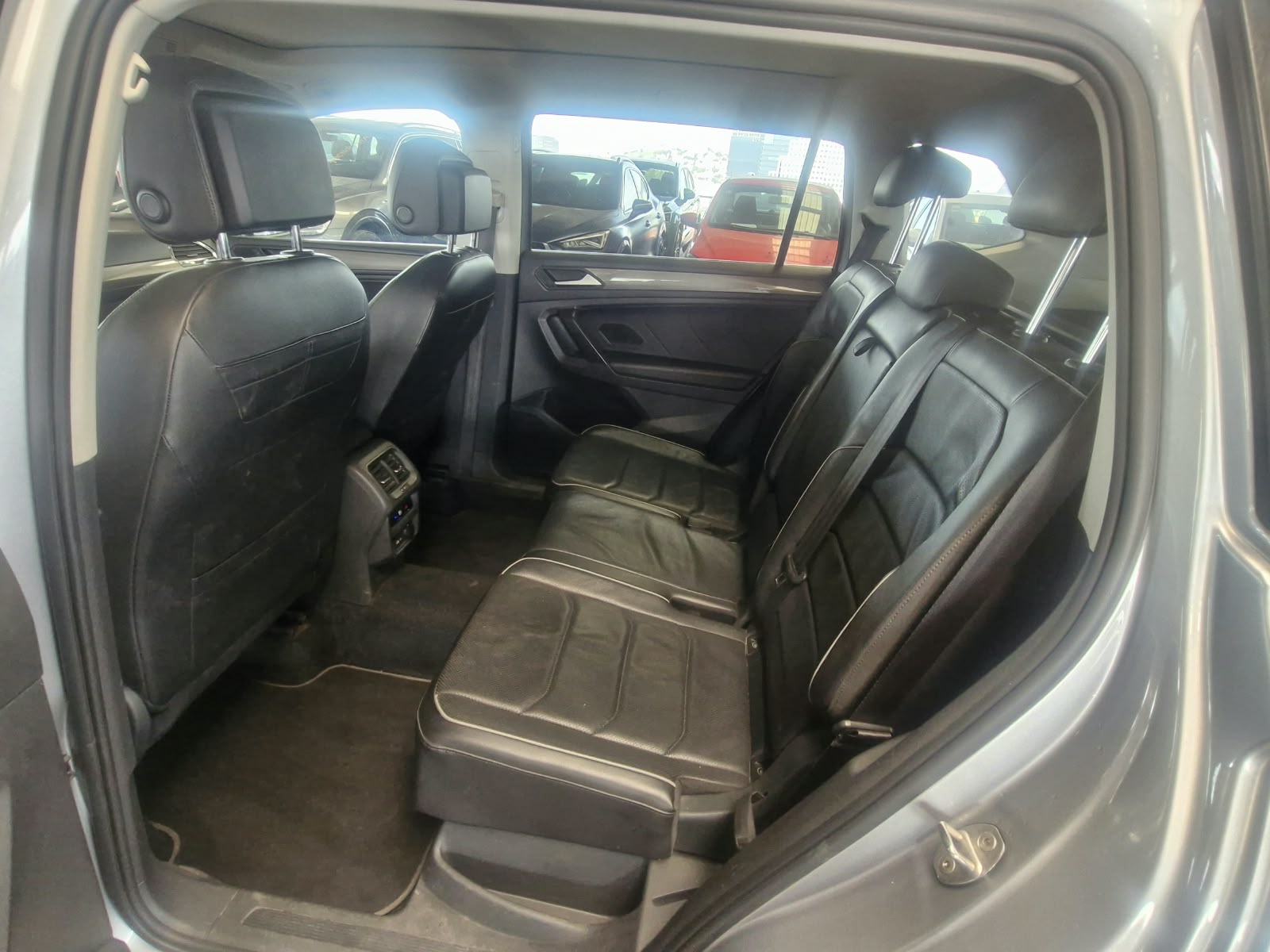 VOLKSWAGEN TIGUAN 2024 - foto 11