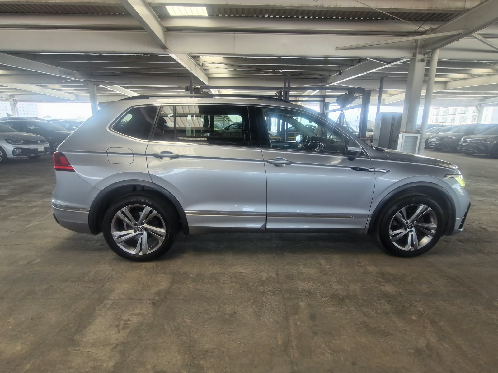 VOLKSWAGEN TIGUAN 2024 - foto 5
