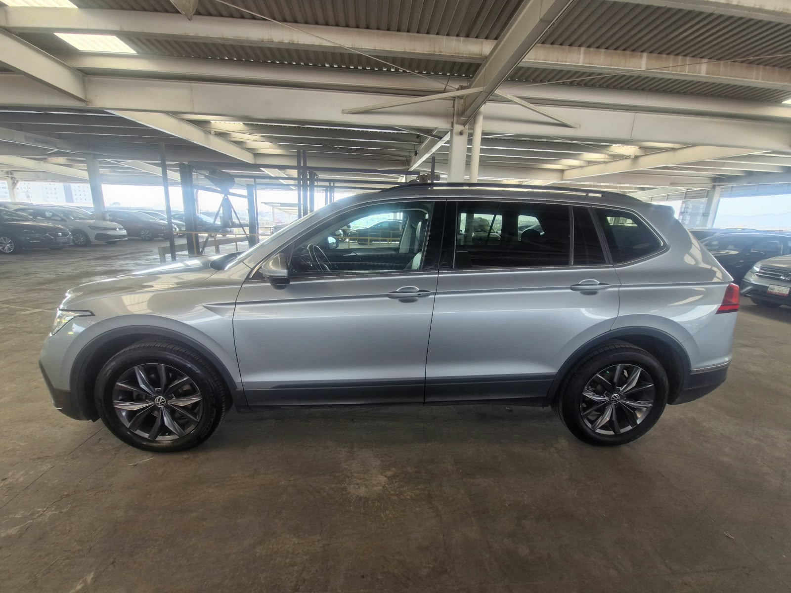 VOLKSWAGEN TIGUAN 2022 - foto 6