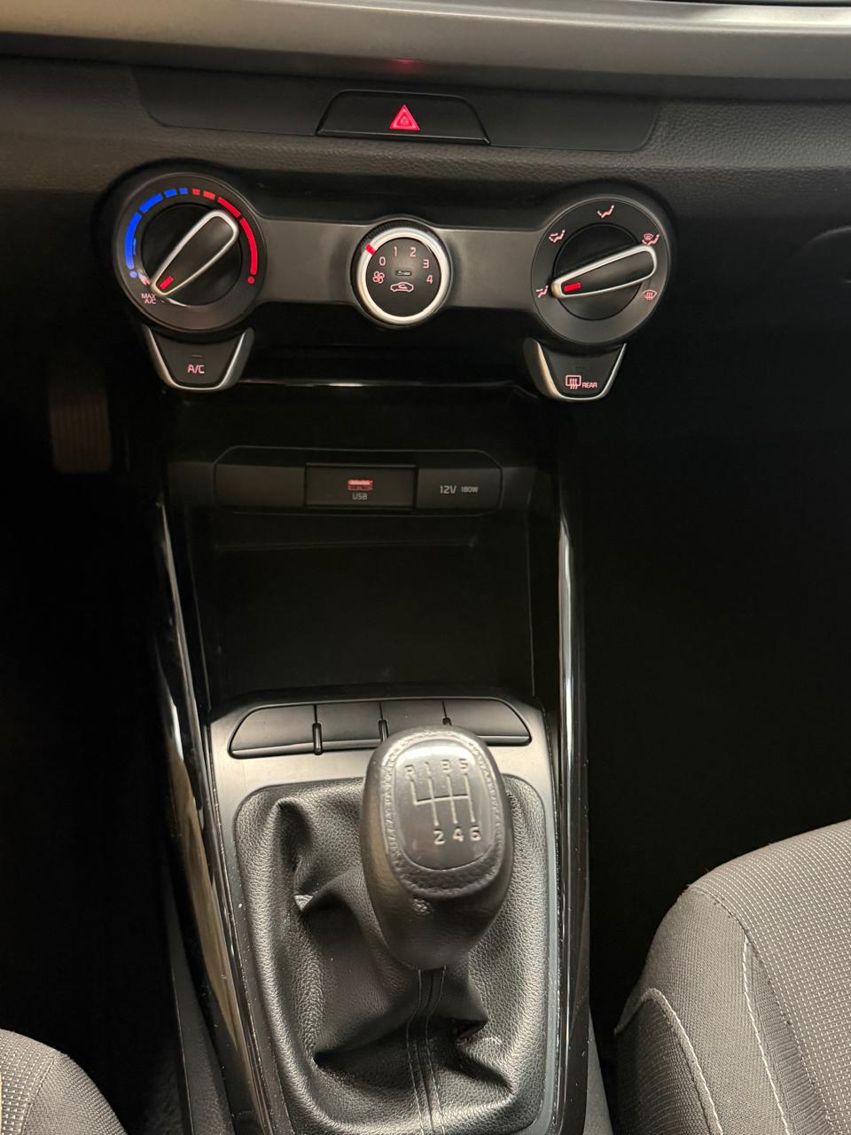KIA RIO 2022 - foto 16